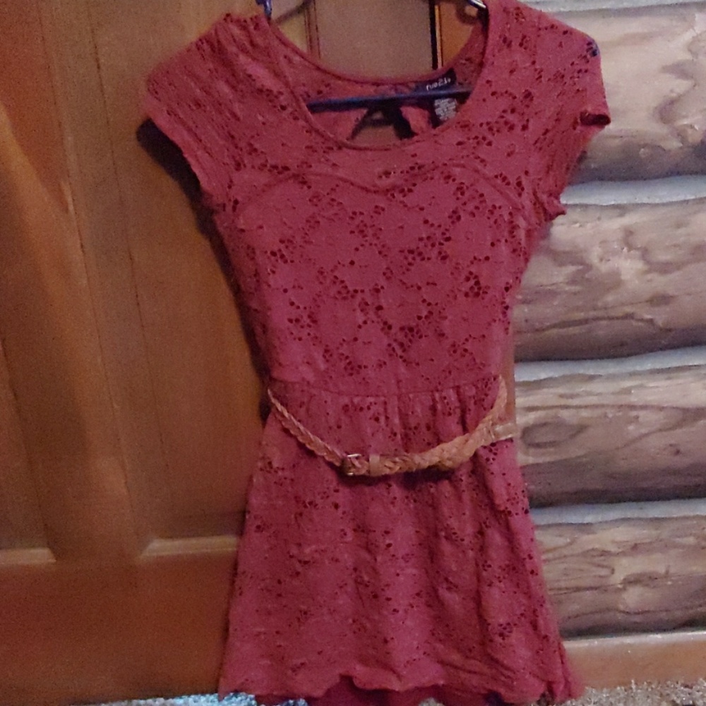 Lace dress with belt